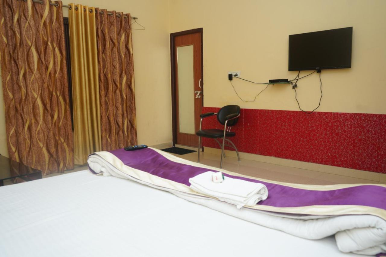 Hotel Nirmal Palace Kanpur Exterior foto