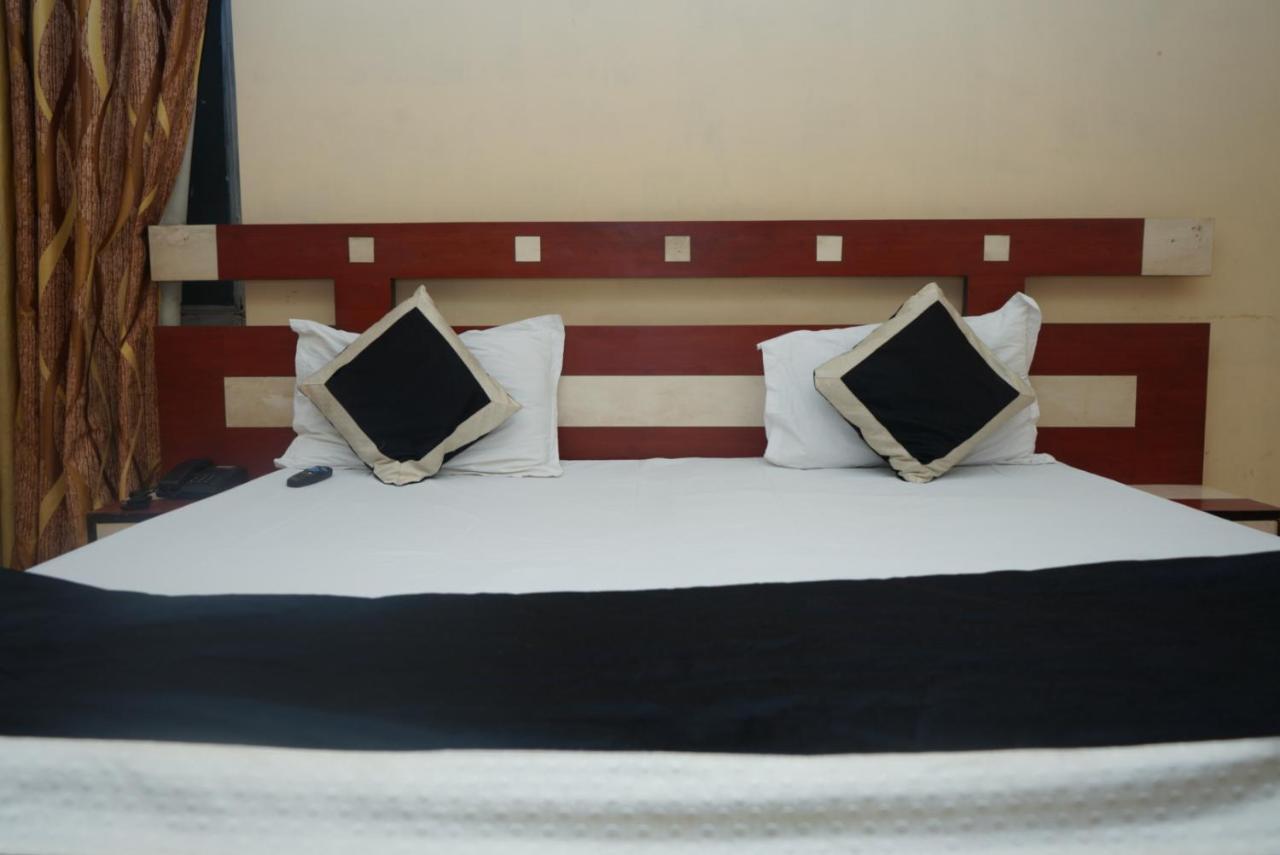 Hotel Nirmal Palace Kanpur Exterior foto